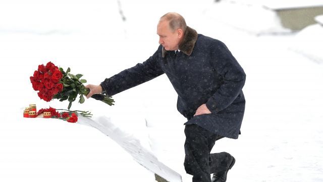 Путин Ленинград блокадасын өзүгә 75 ел тулуга багышланган чараларда катнашты