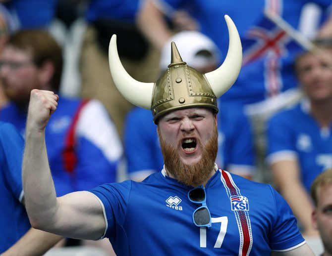 Исландиянең футбол җанатары Сигурдфлордбрадсен, Казан сүзенең әйтелеше авыр, дип зарланган