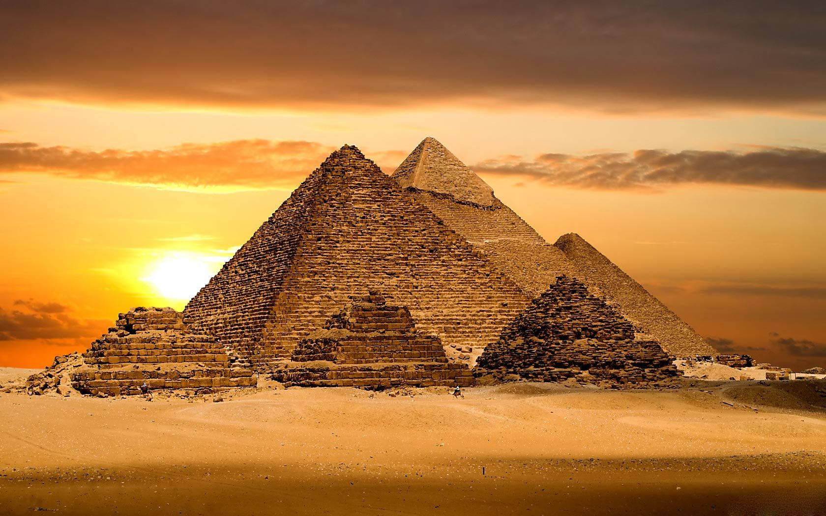 Мисыр пирамидалары янында гадәти булмаган очрашу үткән