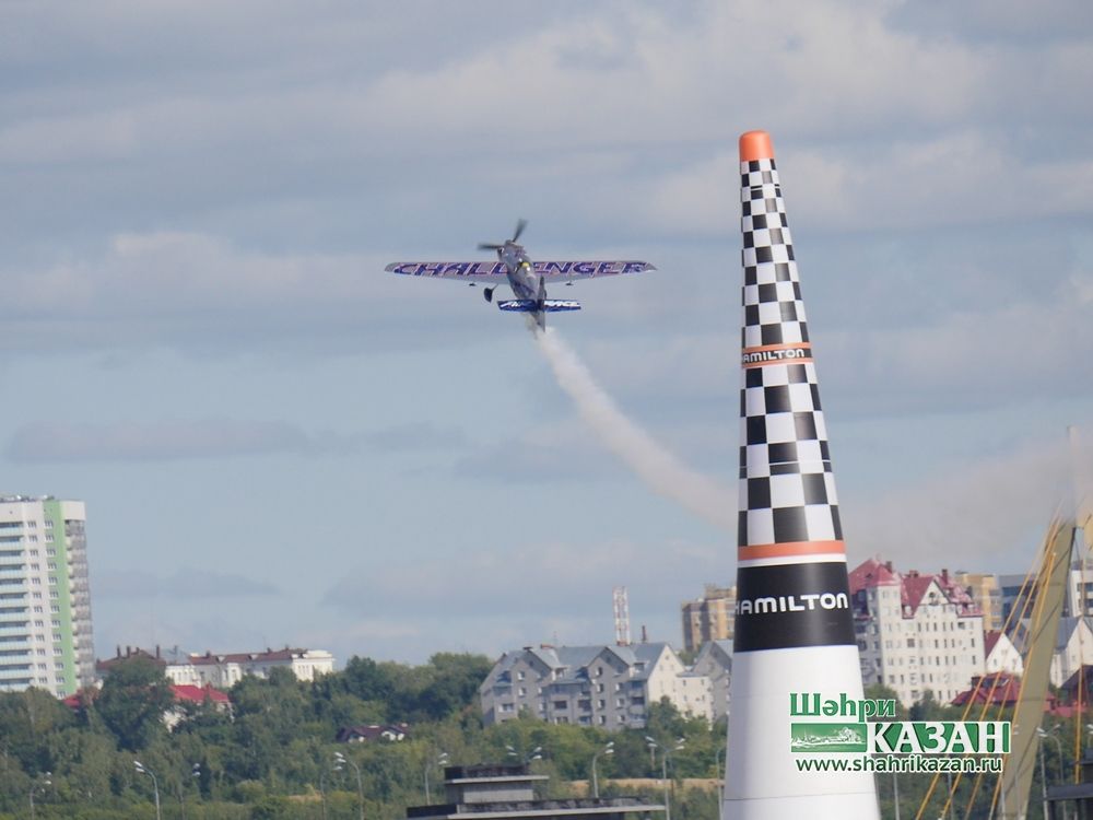 Red Bull Air Race авиатамашасы Казан күген бизәде