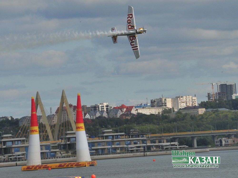 Red Bull Air Race авиатамашасы Казан күген бизәде