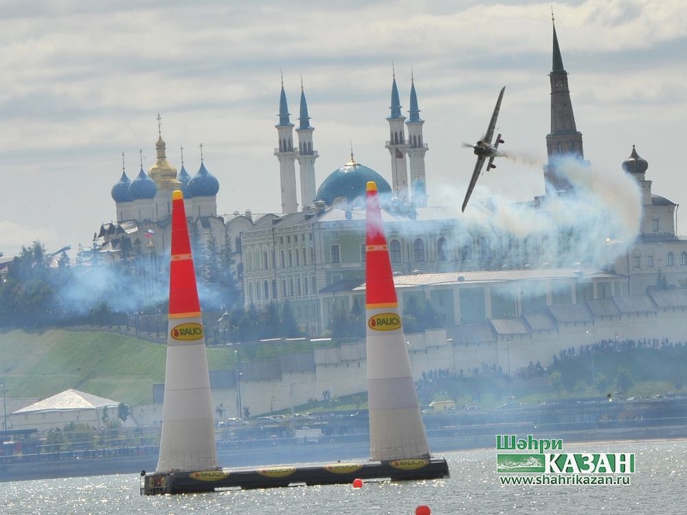 Red Bull Air Race авиатамашасы Казан күген бизәде