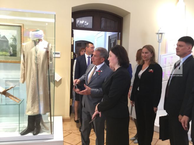 Татарстан Президенты төзекләндерелгән Габдулла Тукай әдәби музеенда булды