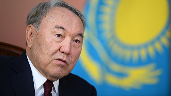 Нурсолтан Назарбаев президент кәнәфиен бушаткан