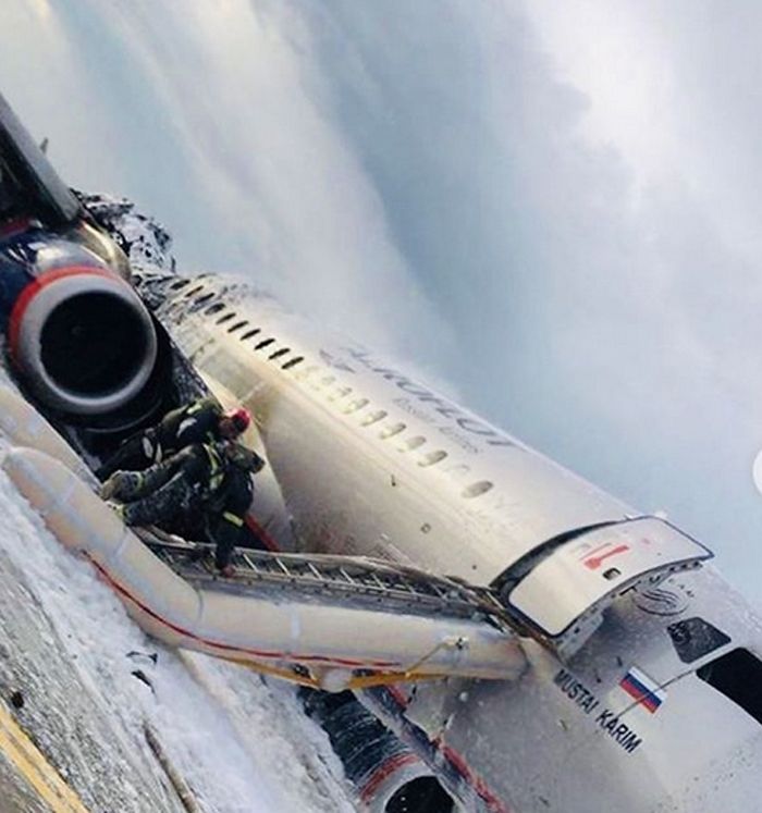 «Шереметьево» аэропортында фаҗигагә очраган самолет Башкортстанның халык шагыйре исемен йөрткән