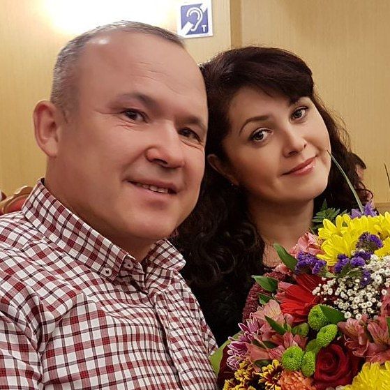 Каз, хушбуй, чәйнек: артистлар Айдар Тимербаевка нәрсә бүләк иткән?