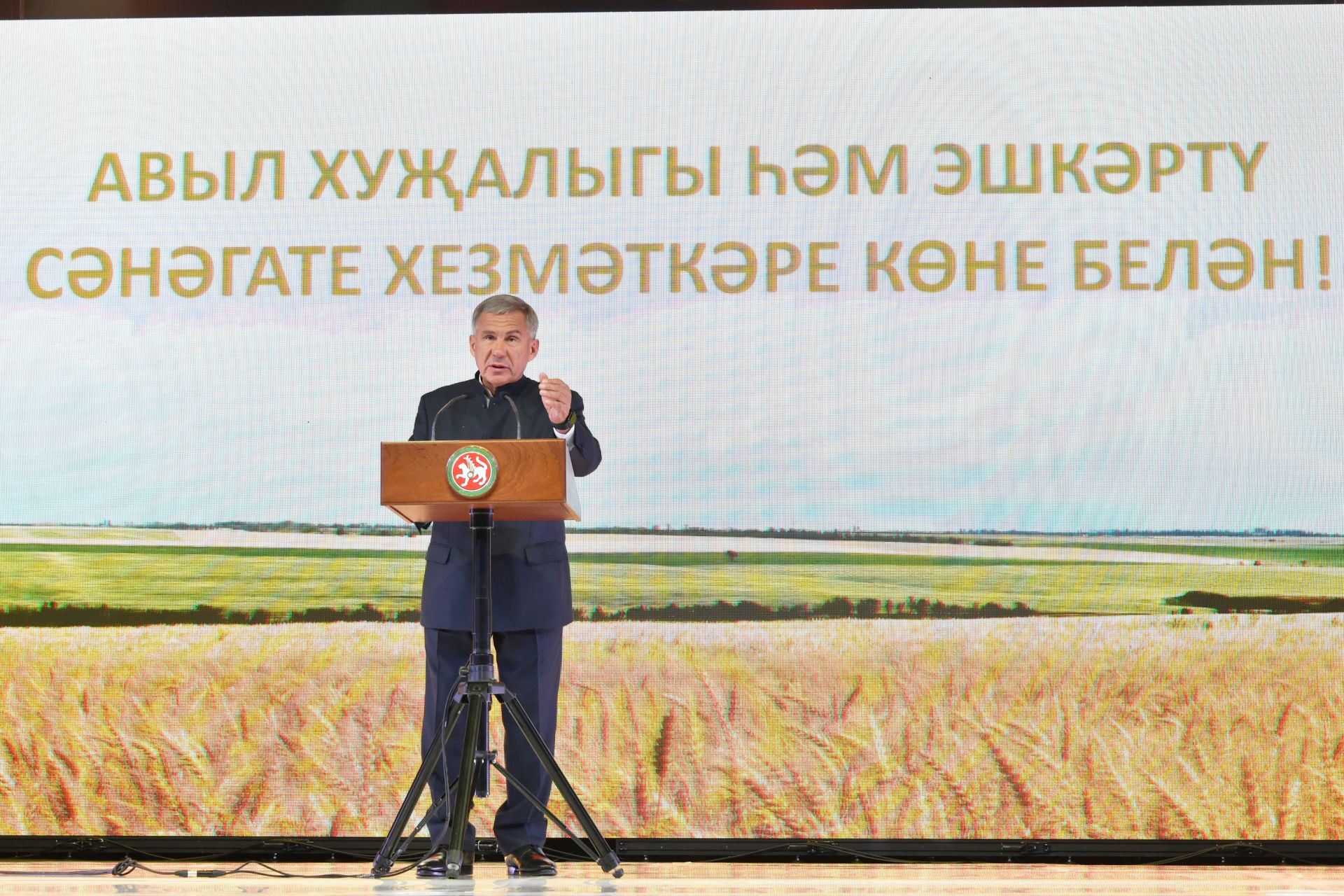 Рөстәм Миңнеханов авыл хуҗалыгы хезмәткәрләрен котлады