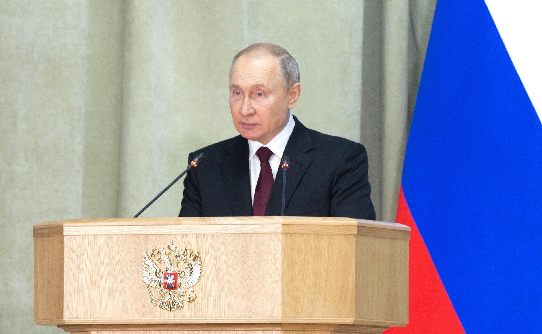 Владимир Путин илне талаучыларга «бармак янады»