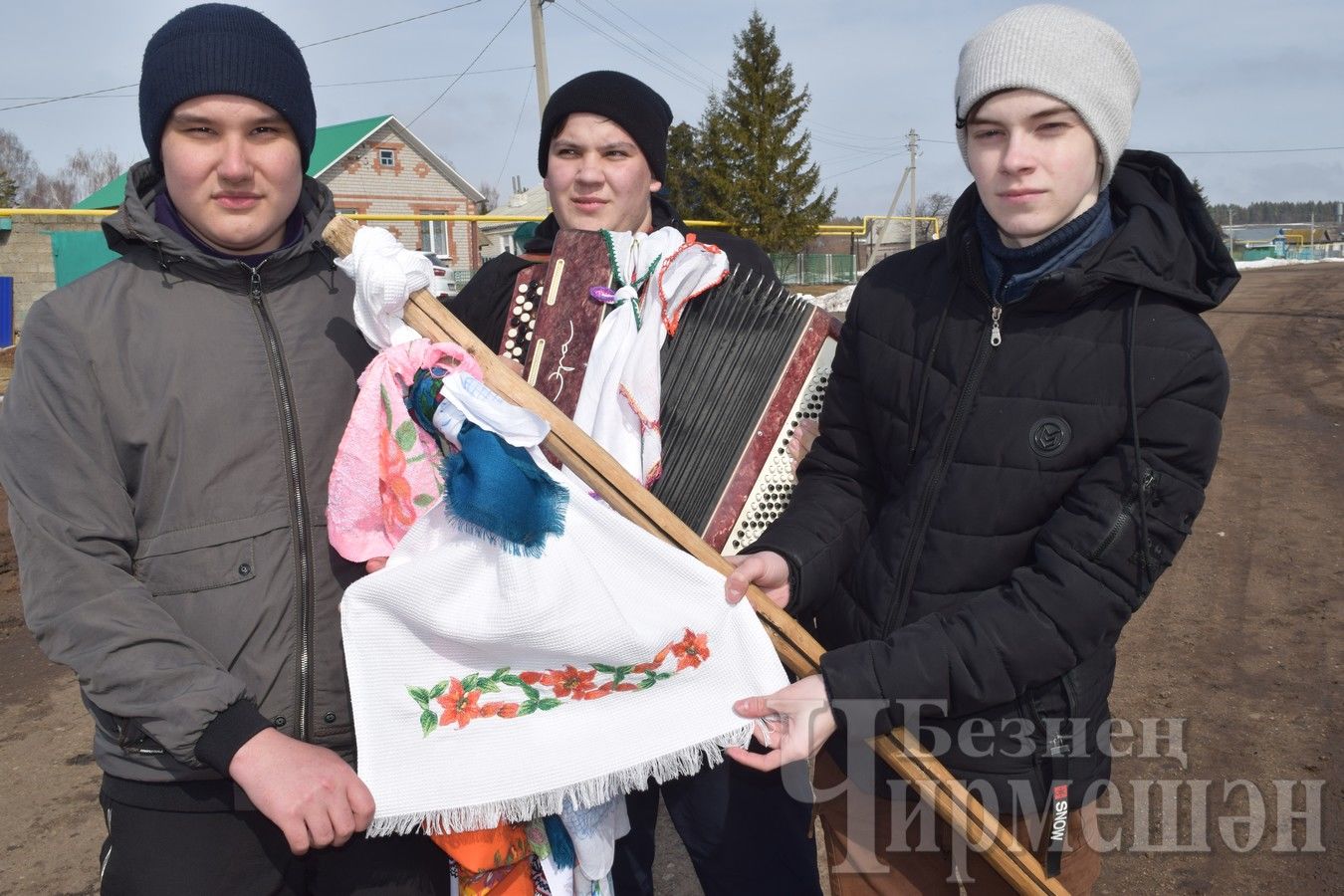 Татарстанның бер авылында Сабан туена сөлге җыйганнар