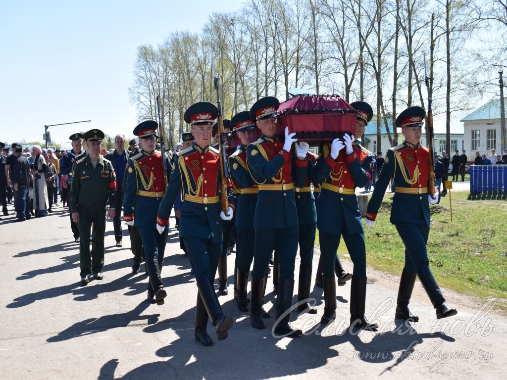 "Кечкенәдән спортчы иде...": Татарстанда тагын бер батыр солдат белән хушлаштылар