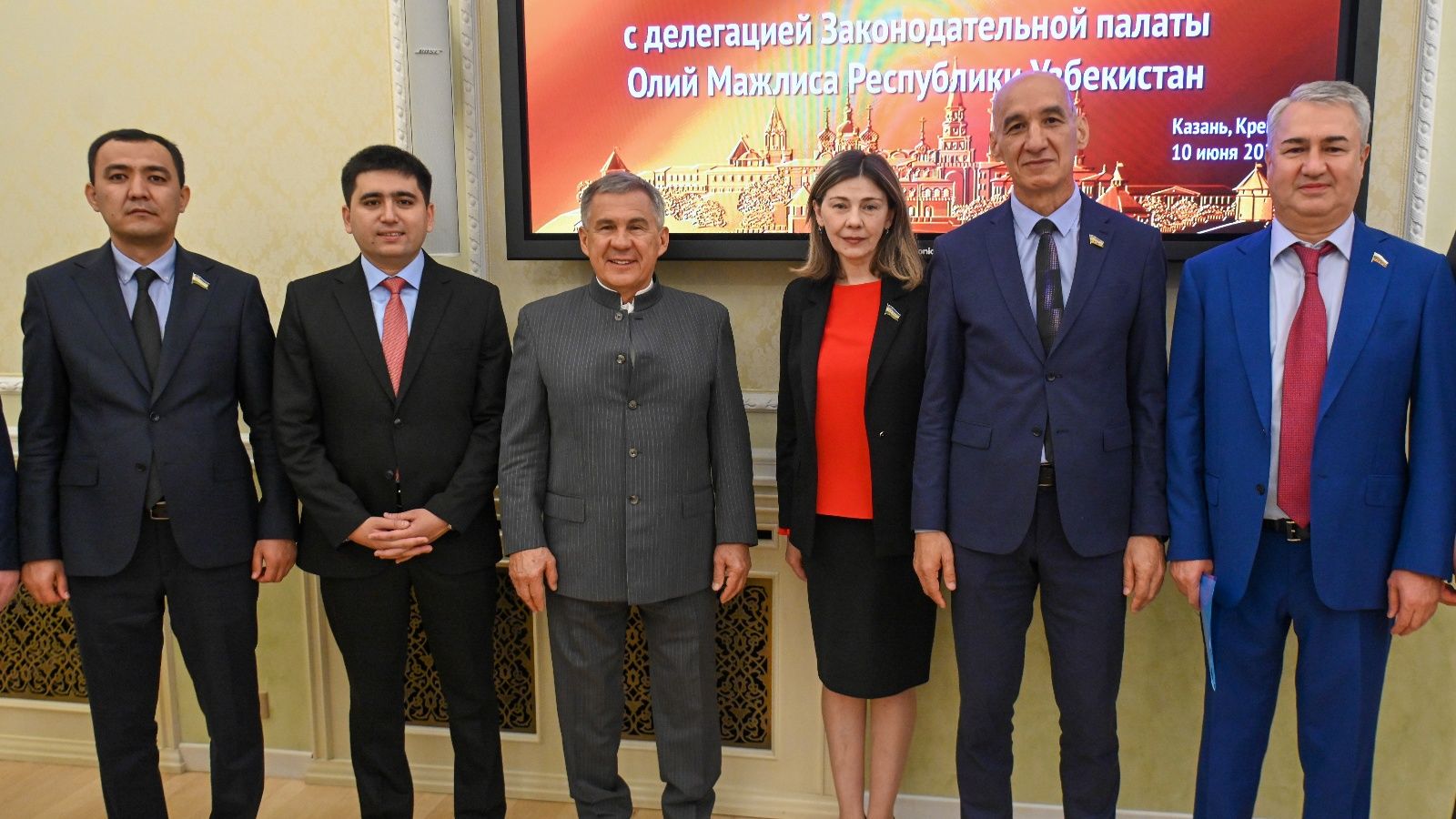 Рөстәм Миңнеханов Үзбәкстан Олы Мәҗлесе делегациясе белән очрашты