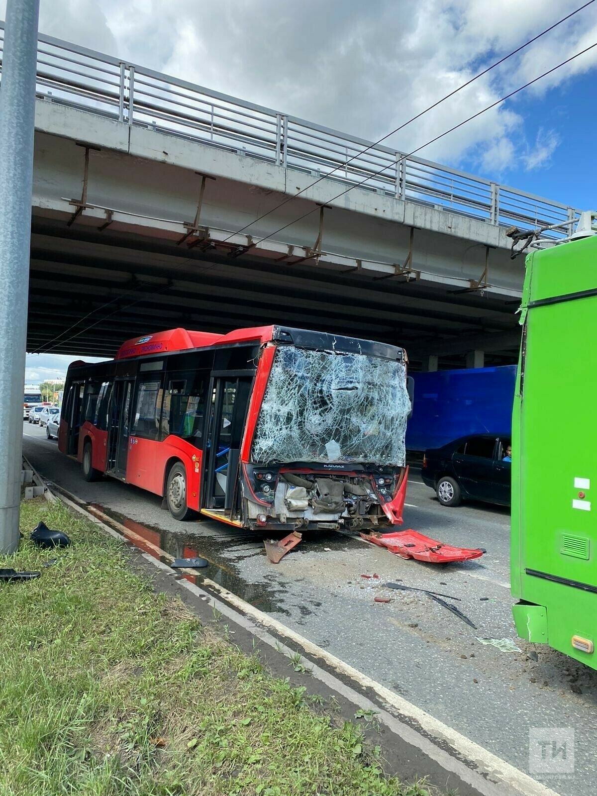 Казанда автобус катнашында җитди юл һәлакәте булган