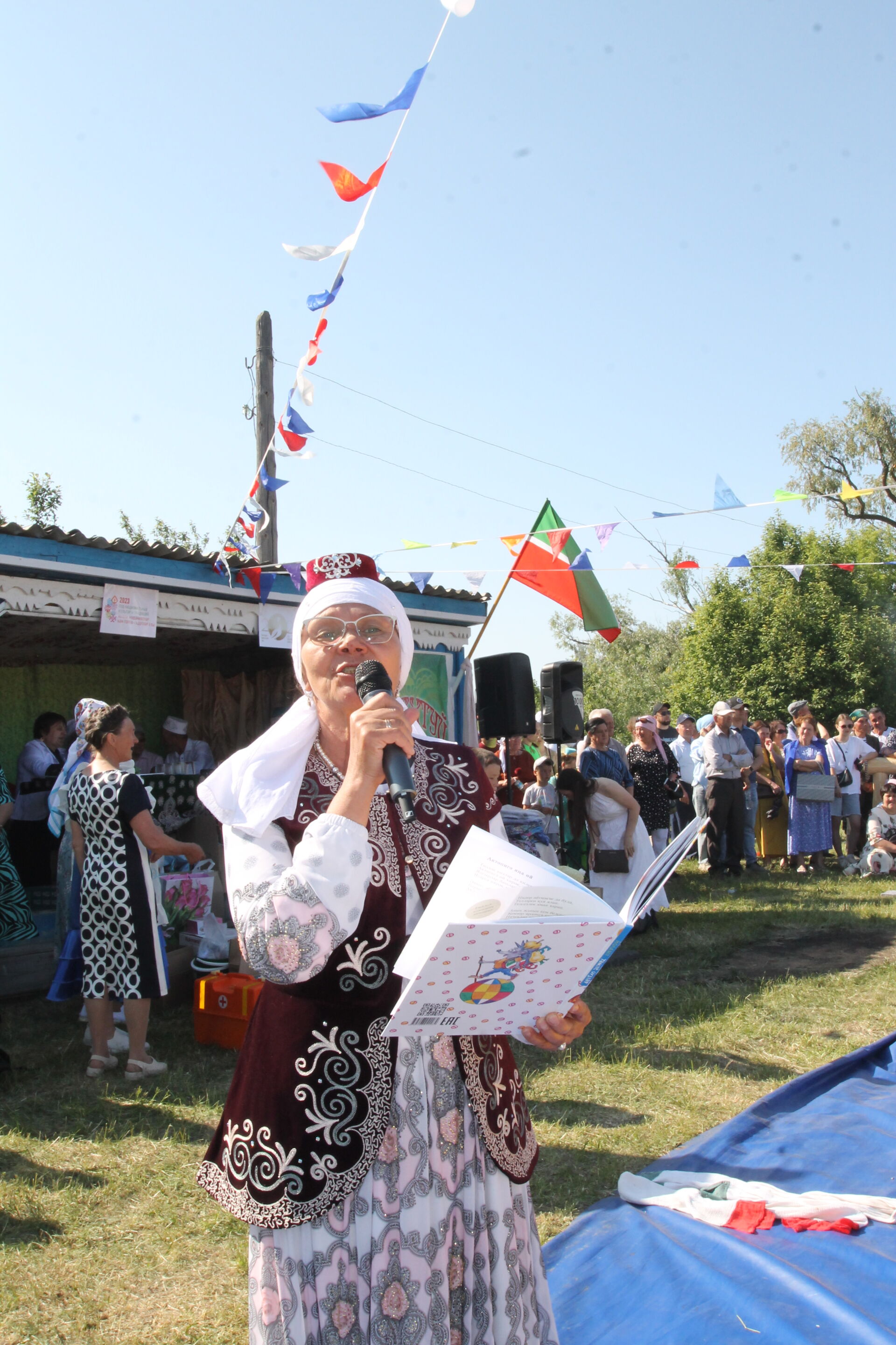 Туксан яшьлек әби Сабан туен пыр туздырып йөрде