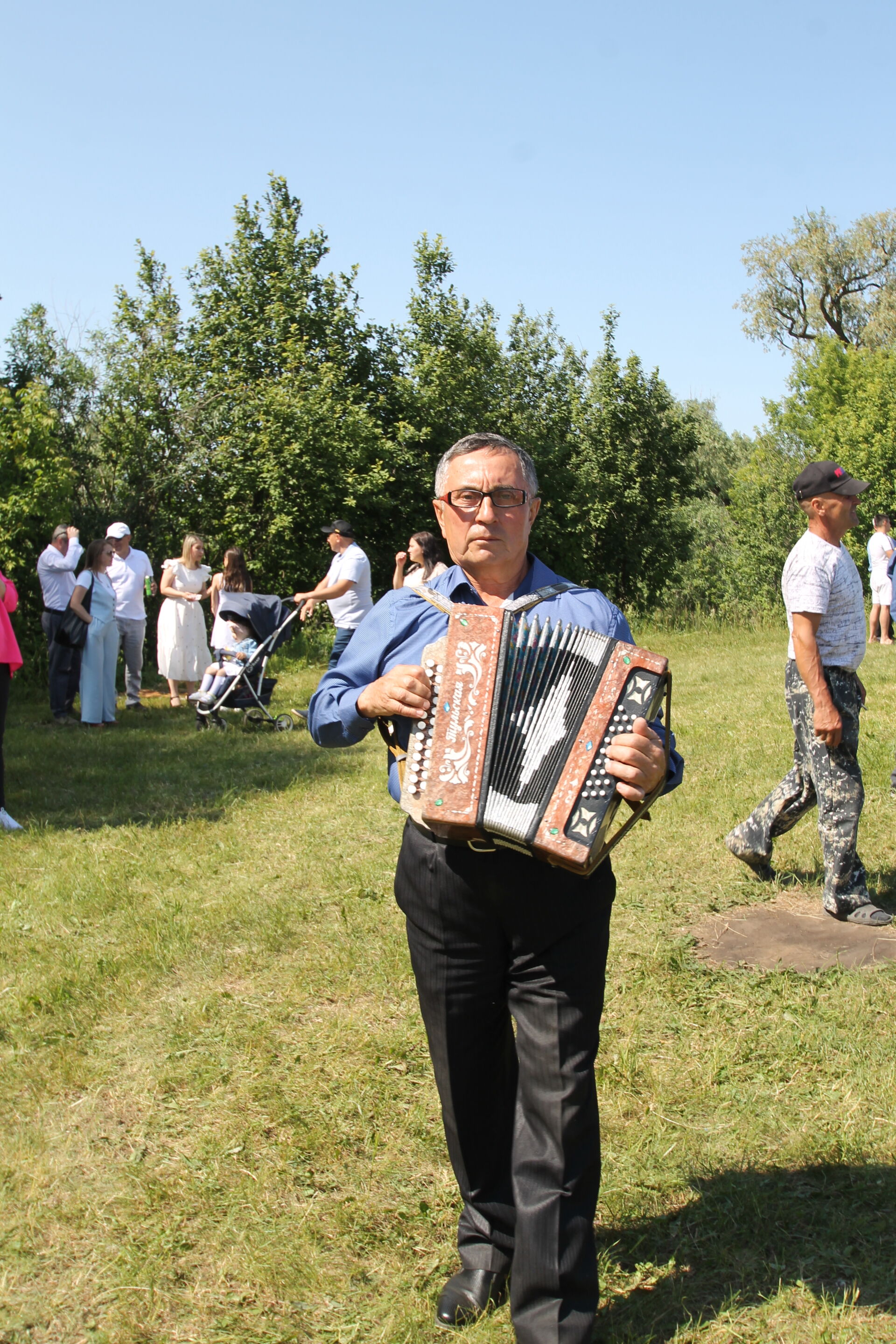 Туксан яшьлек әби Сабан туен пыр туздырып йөрде