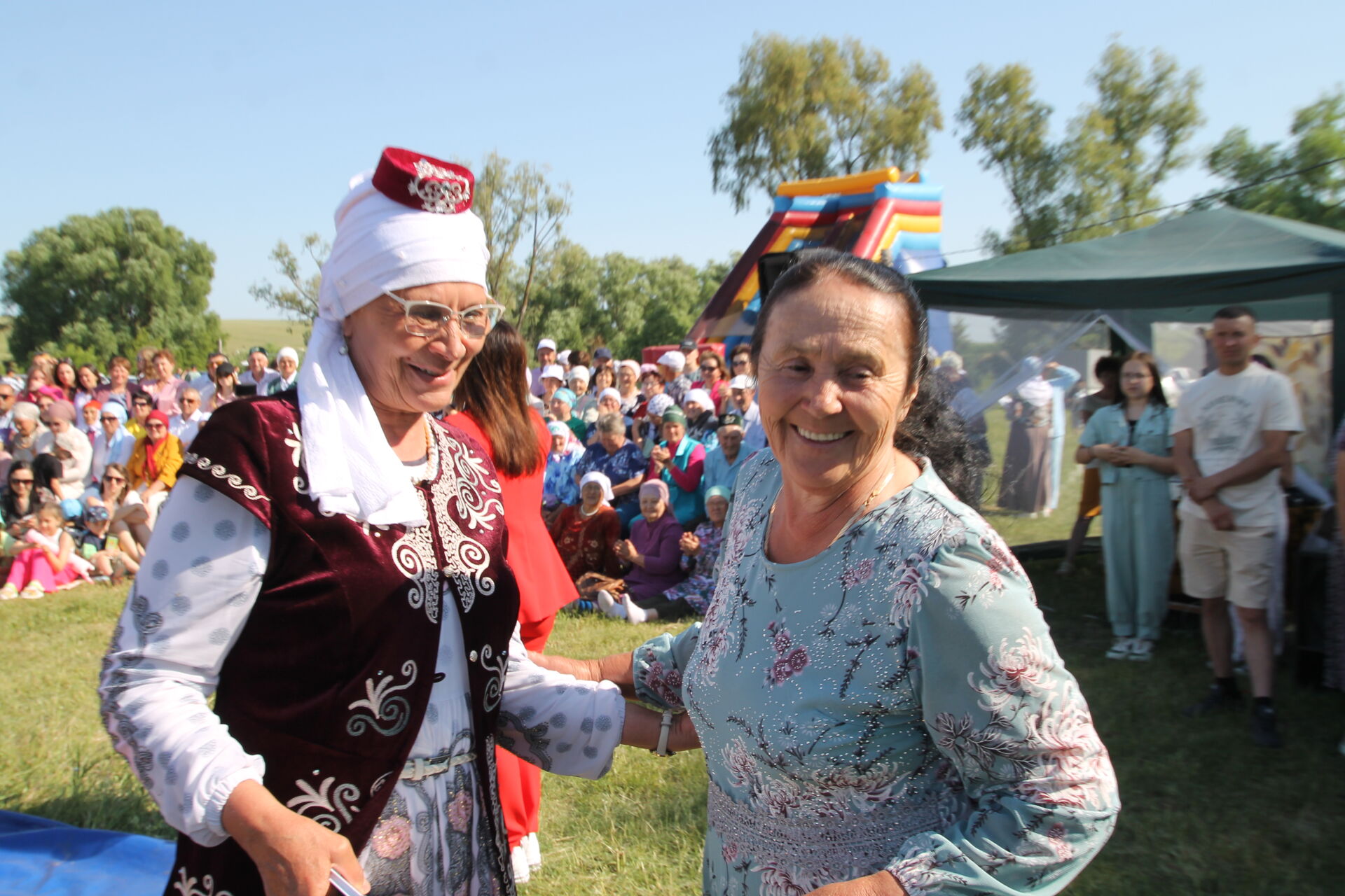 Туксан яшьлек әби Сабан туен пыр туздырып йөрде