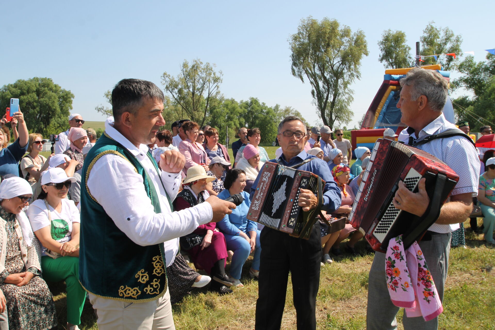 Туксан яшьлек әби Сабан туен пыр туздырып йөрде