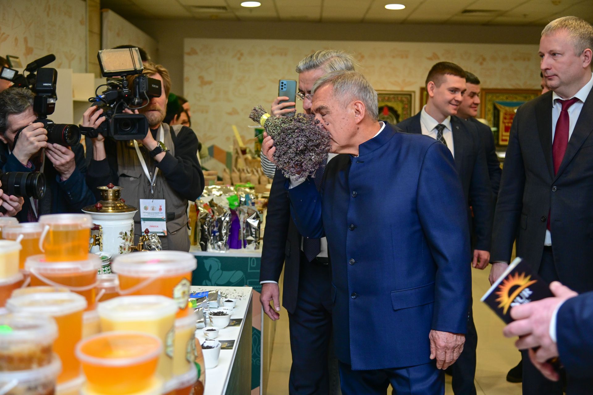Рөстәм Миңнеханов: “Сез безгә рәхмәт укымагыз, без сезгә рәхмәт укыйбыз”