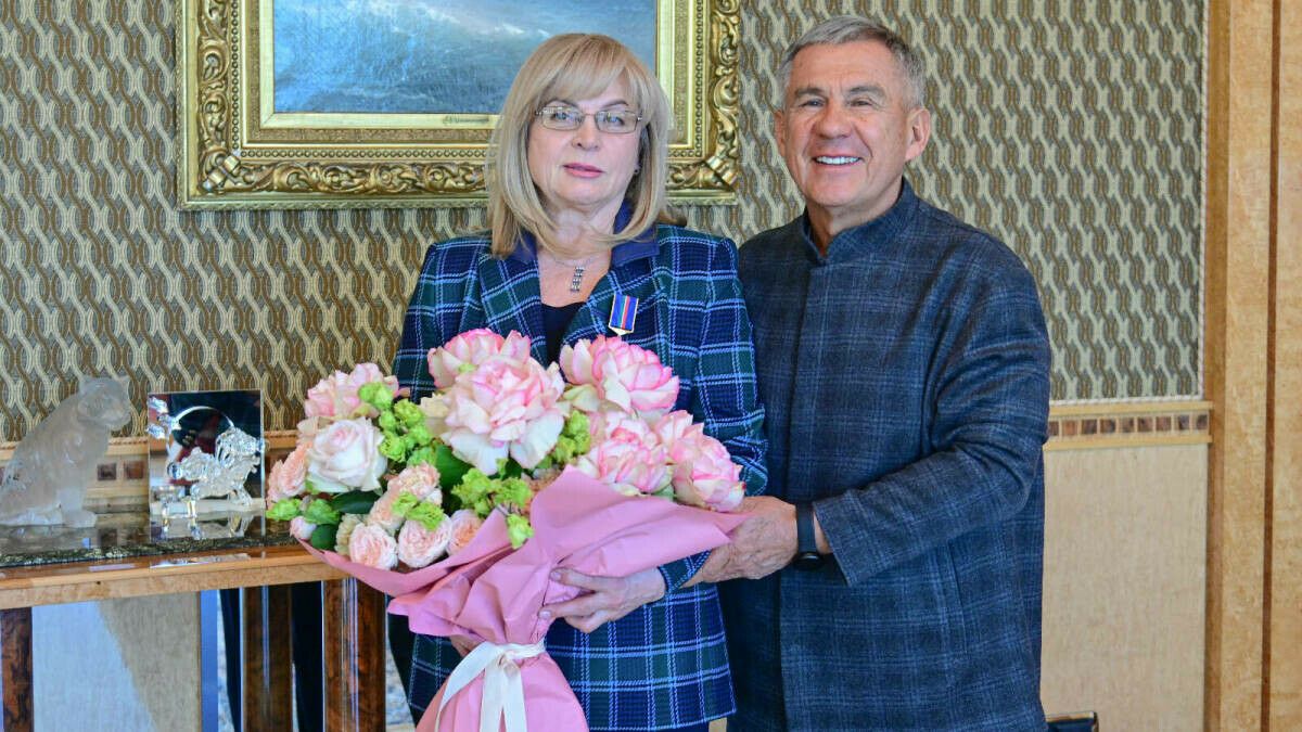 Миңнеханов Памфилованы «Дуслык» ордены белән бүләкләде