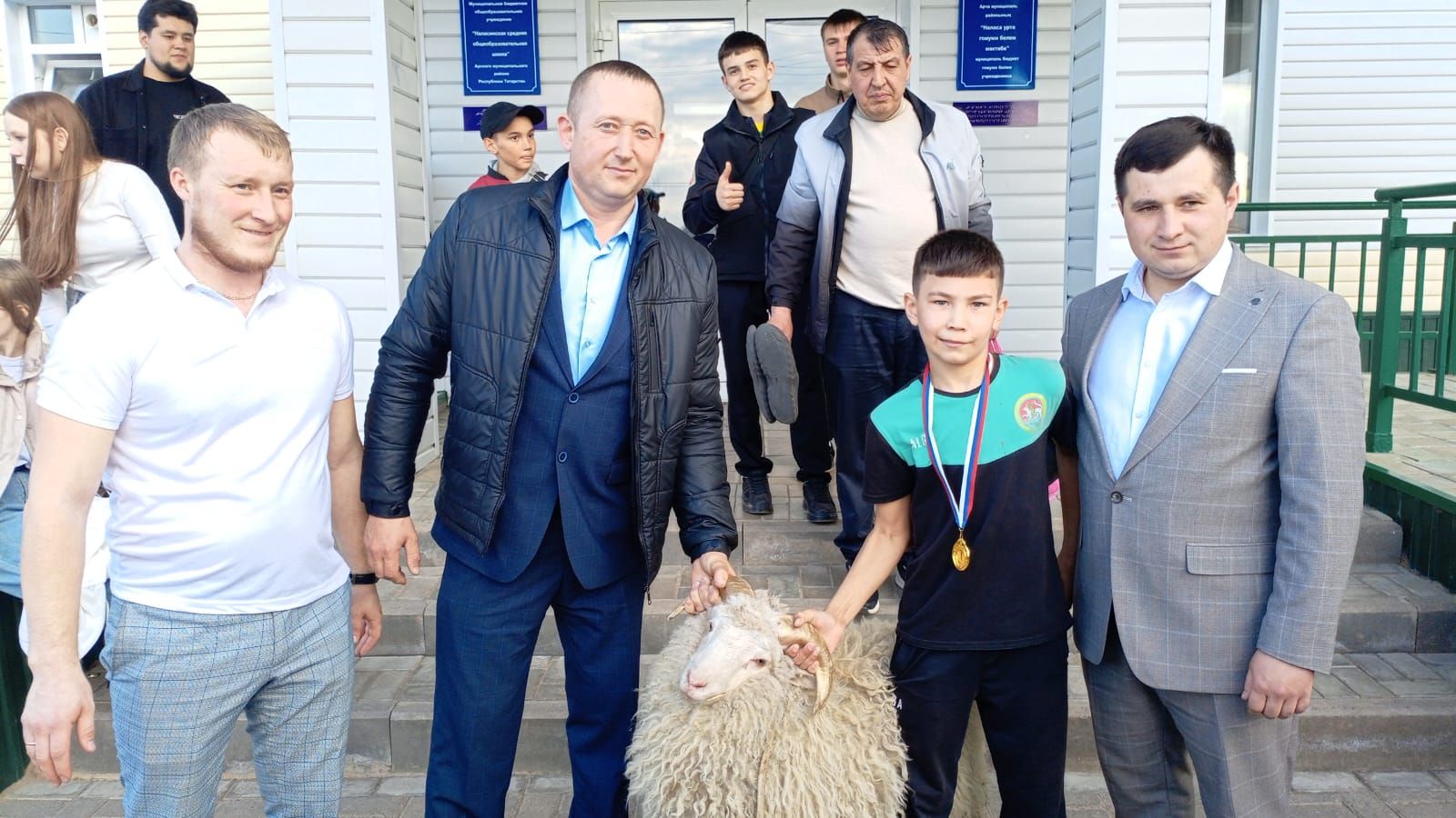 «Тырышлыгыңның, атнага бишәр көн тренировкага йөрүеңнең нәтиҗәсе бу...»