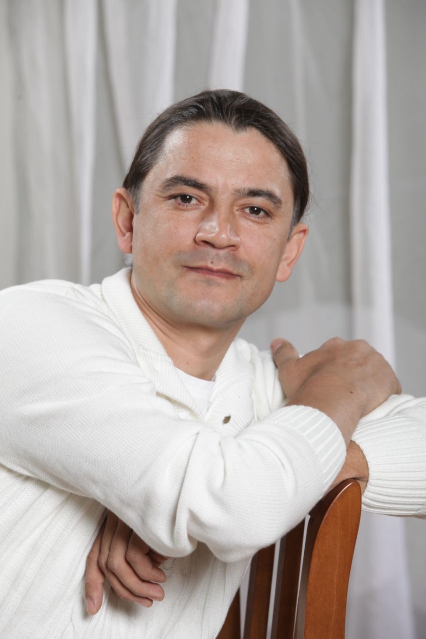 Кариев театры артисты Илнар Низамиев: “15 яшемдә игезәк сыңарым үлде”