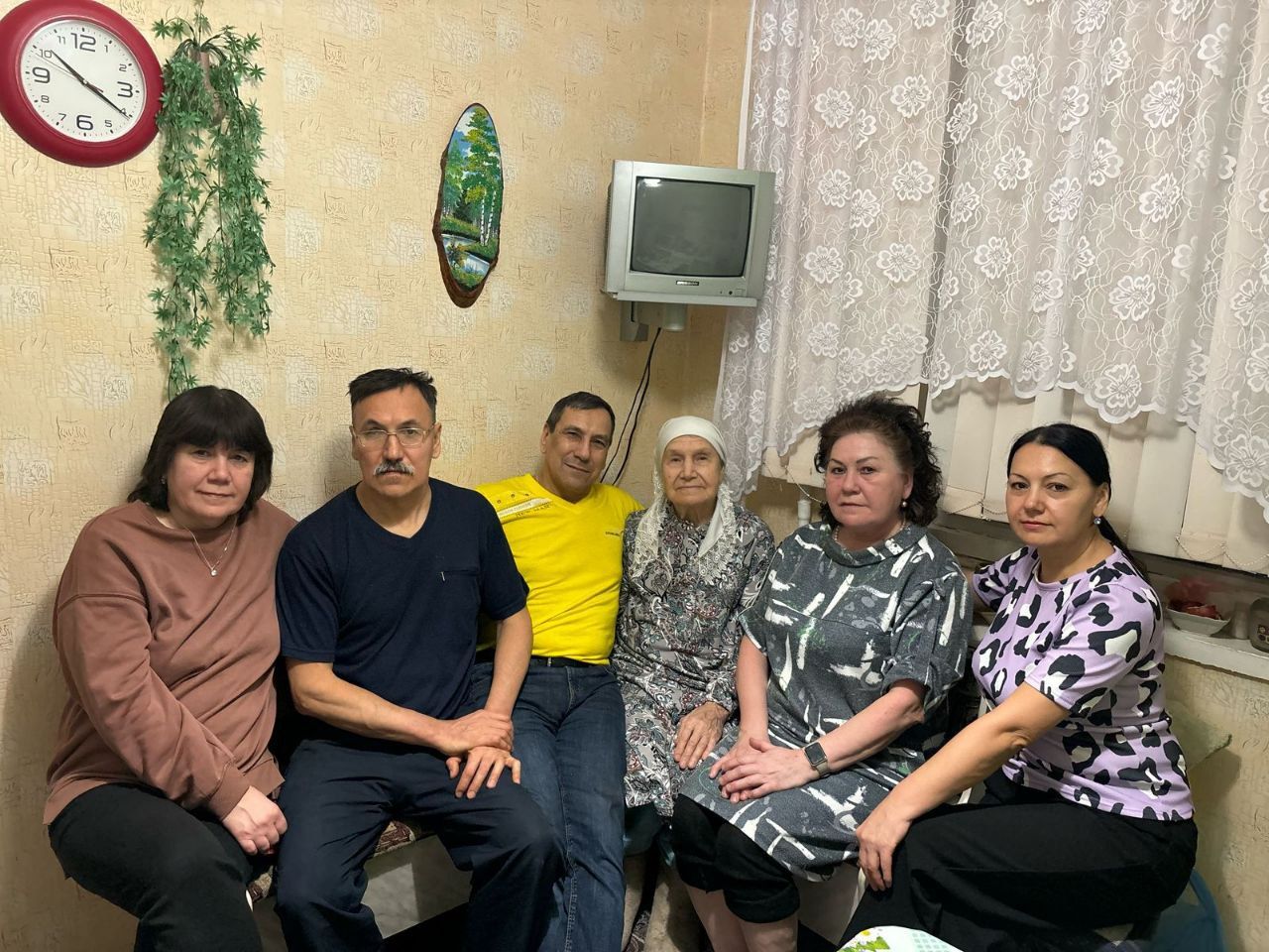 «Әти дә юк, әни дә юк, ничек үсәрбез, абый»