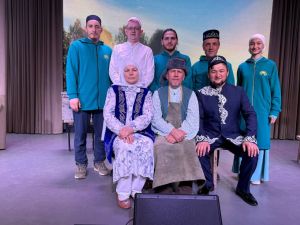 Тамашачы тирән йокыдан айныгандай елап карый