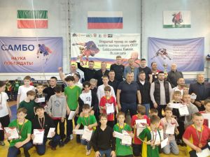 Матур турнир. Бүләкләре дә яхшы. Балалар бик канәгать...