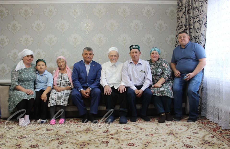 Янгын. Фото: https://aksubayevo.ru/news/news/aksakala-iz-novogo-ibraikino-pozdravili-s-90-letnim-iubileem