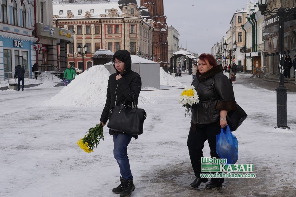 Казанда матәм көне:  халык чәчәкләр һәм уенчыклар китерә, дога кыла