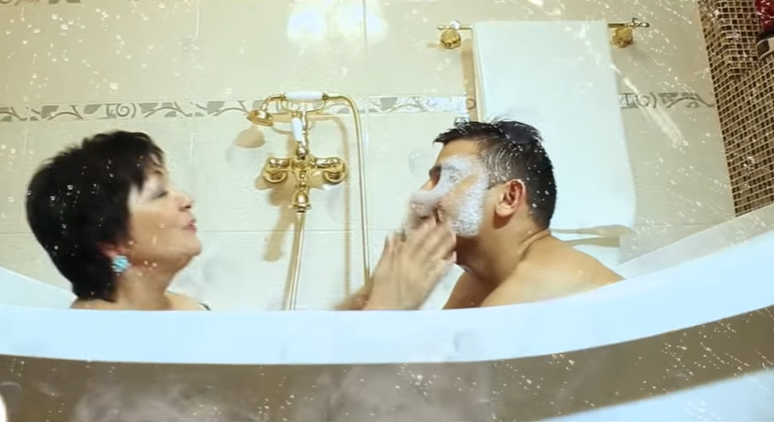 Данир Сабиров Венера Ганиева белән ванна керү турында: "Ояла-ояла эшләдек, әмма шулкадәр рәхәт булды"
