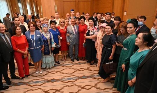 Татарстан Президенты Үзбәкстанда яшәүче татарлар белән очрашты
