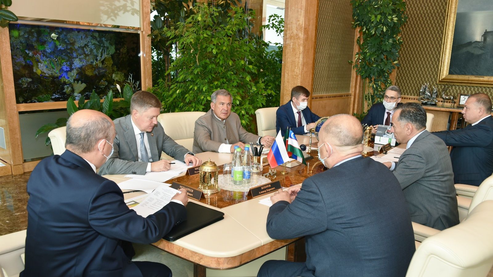 Татарстан Президенты Үзбәкстан делегациясе белән очрашты