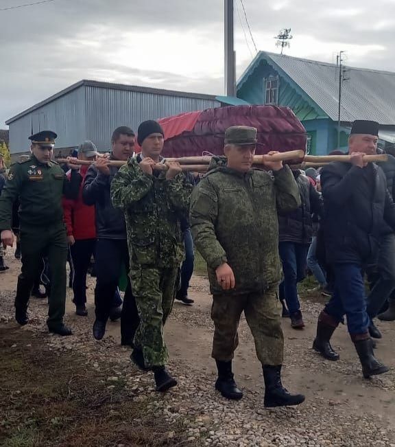 «Ул безне күкрәге белән каплады, сез әле яшь, яшисегез бар. Без җиңәргә тиеш», диде