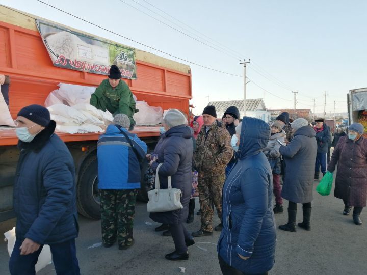 Марат Җәббаров: “Товарны бер кулга чикле күләмдә бирү дефицит белән бәйле түгел”