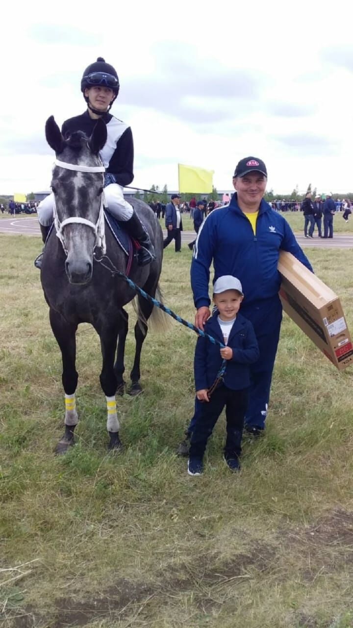 «Пони белән мәйдан тирәли бер әйләнү 250 сумнан башлана»