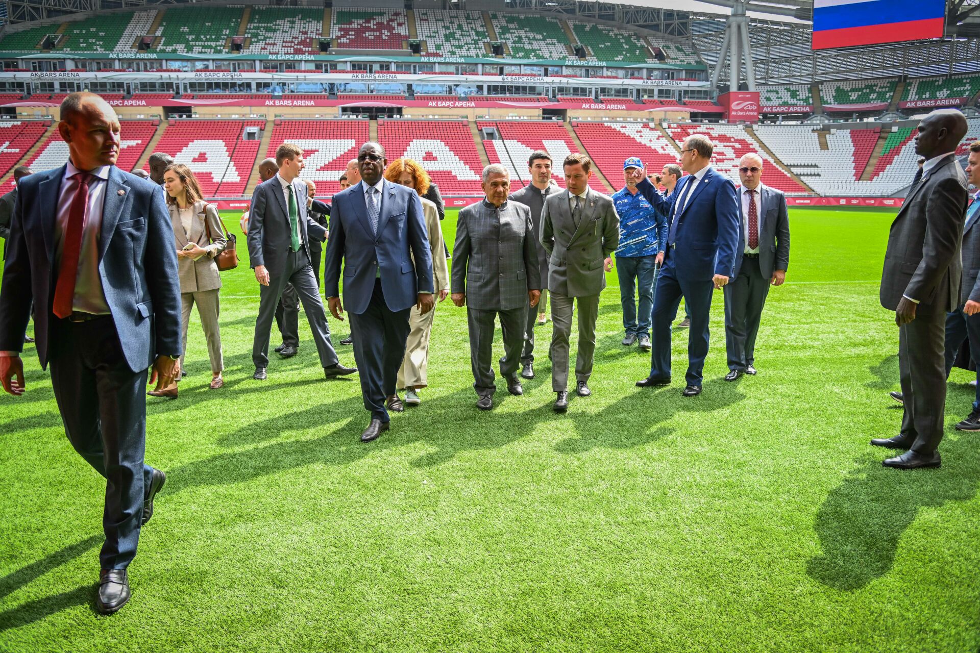 Миңнеханов Сенегал Президенты өчен Казанның спорт объектлары буйлап экскурсия оештырды