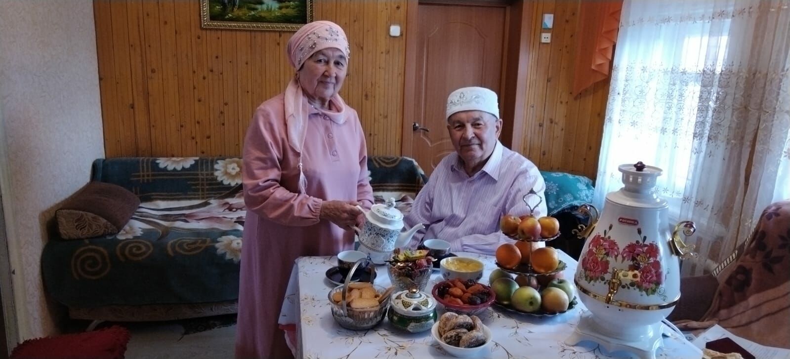 “Без өйдә кунак бабай белән әби хәзер”