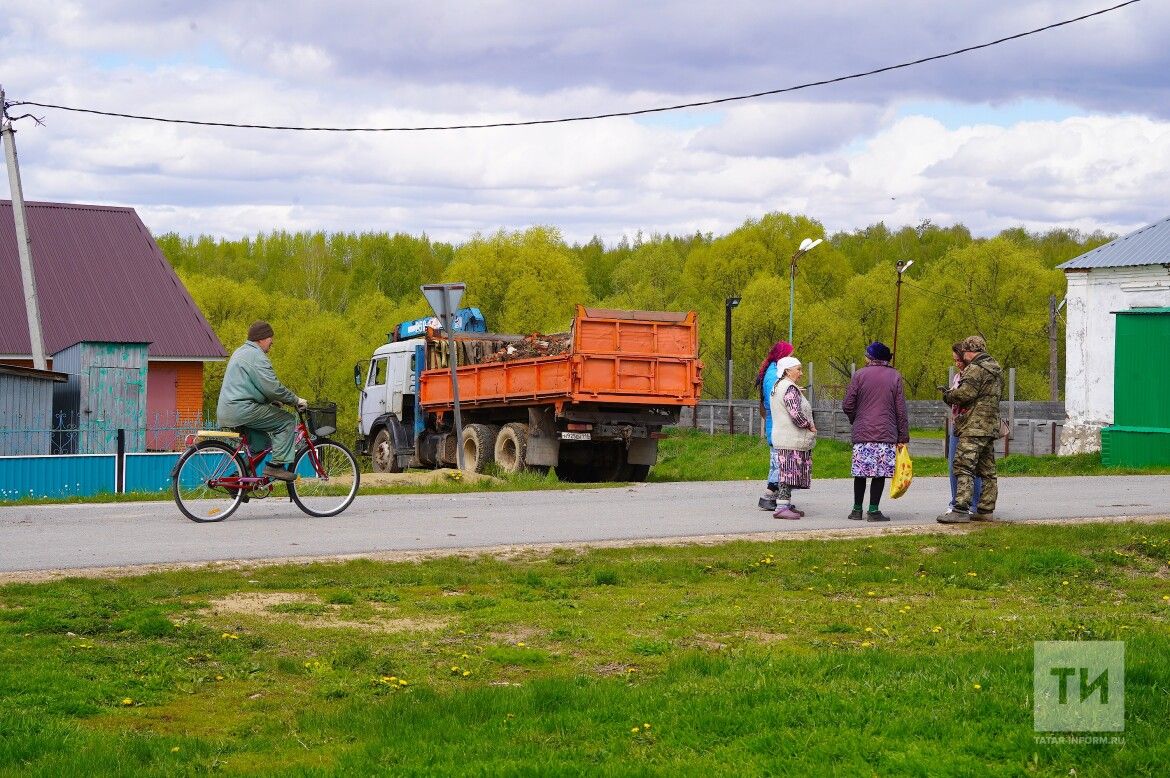 Баш очыбыздагы таҗның төшүеннән, дәрәҗәбез түбән тәгәрәвеннән куркабыз