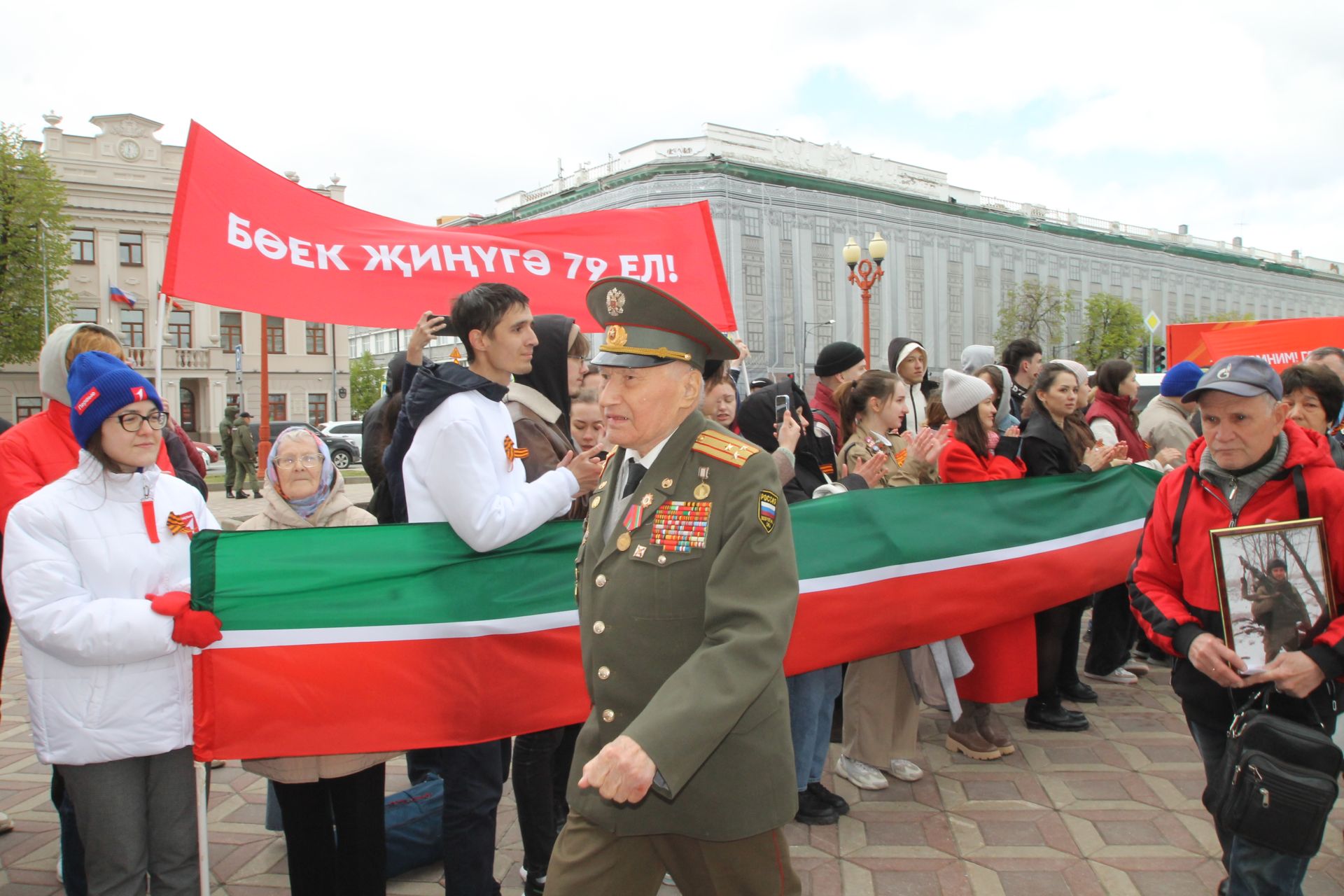 “Йөз яшьтә яшь бит әле без”, – ди сугыш ветераннары