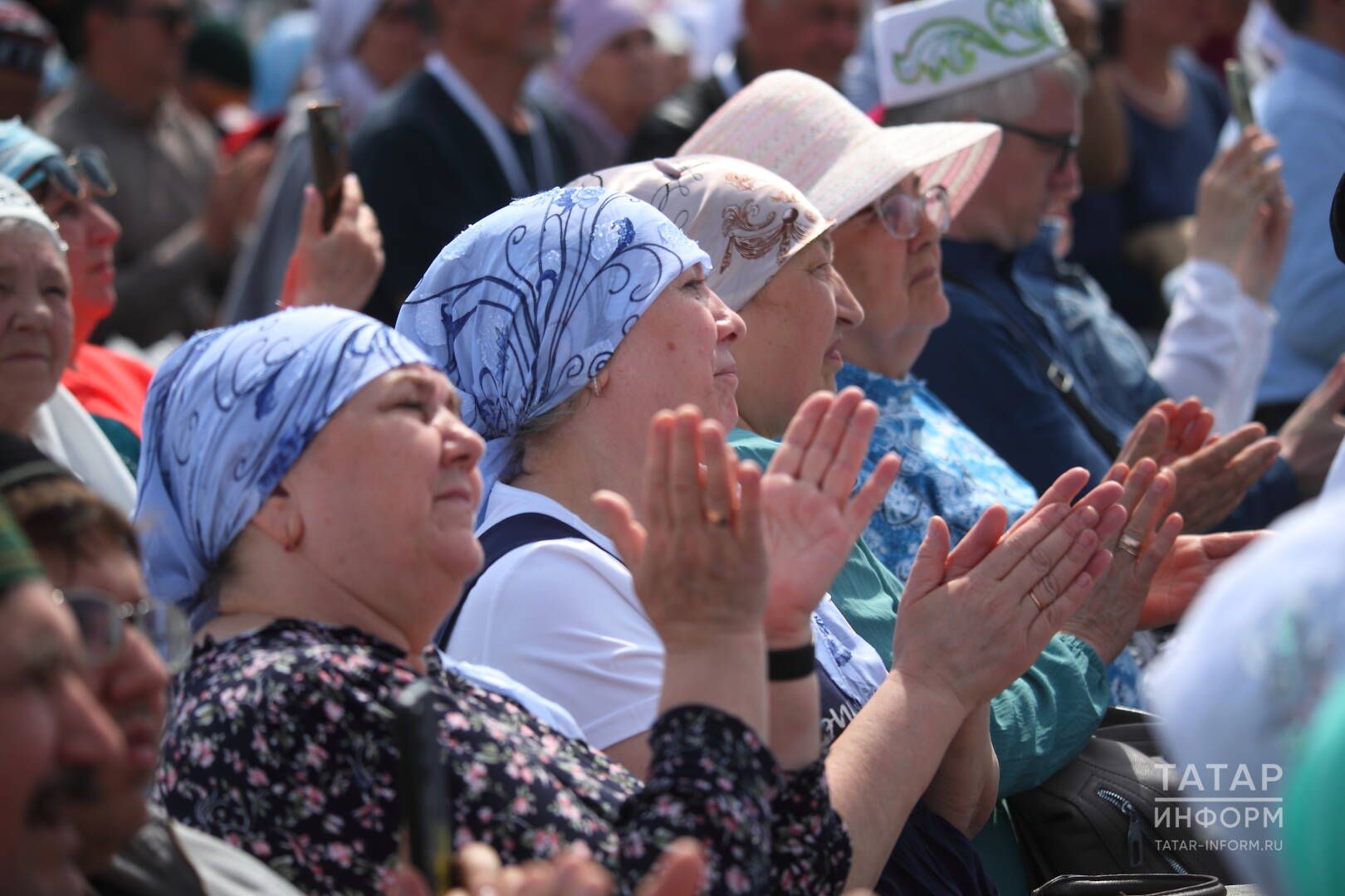 Кемнән үрнәк алырга?