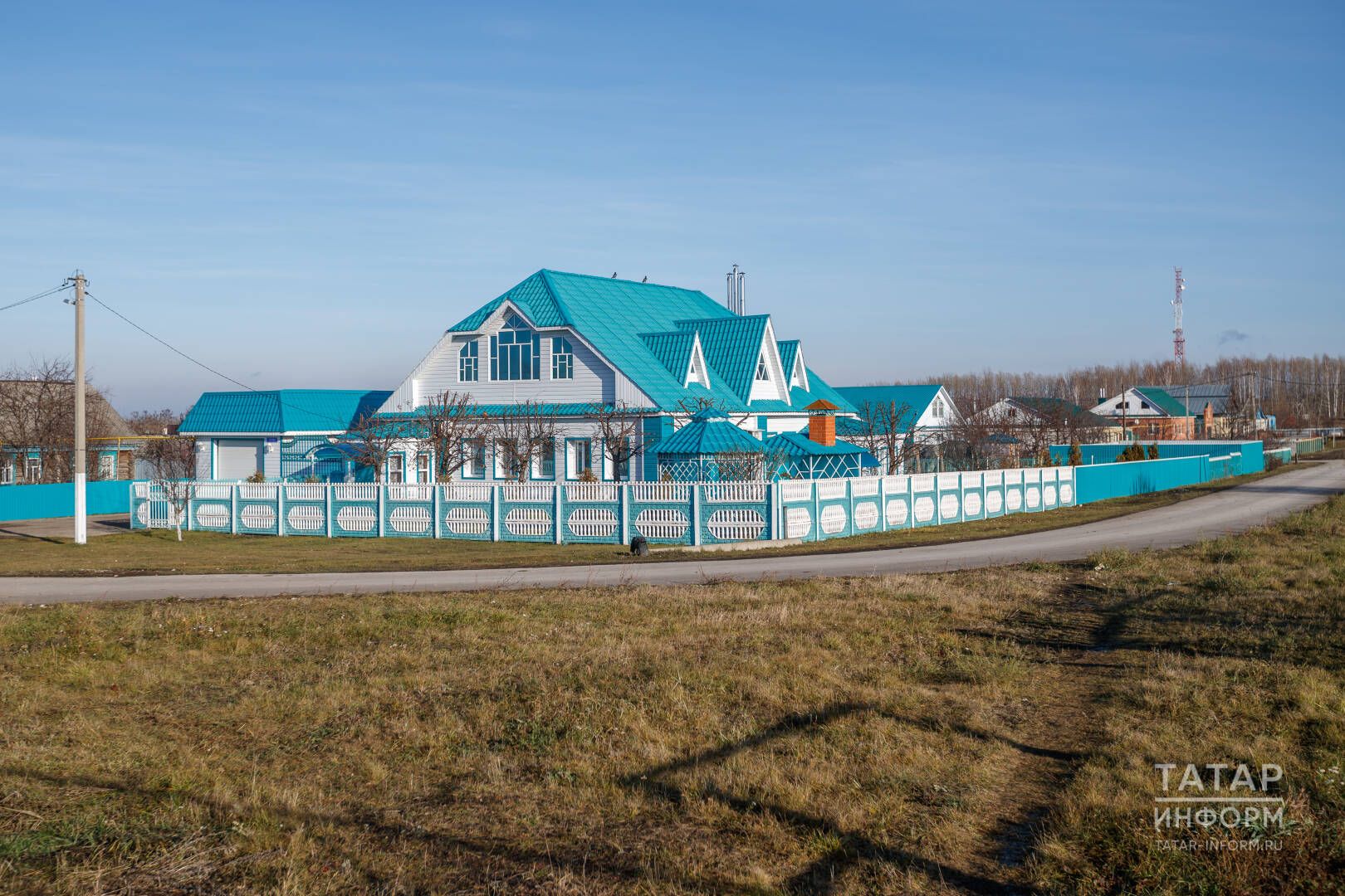 Өч оя балалар үстерсә дә, өйдә берүзе