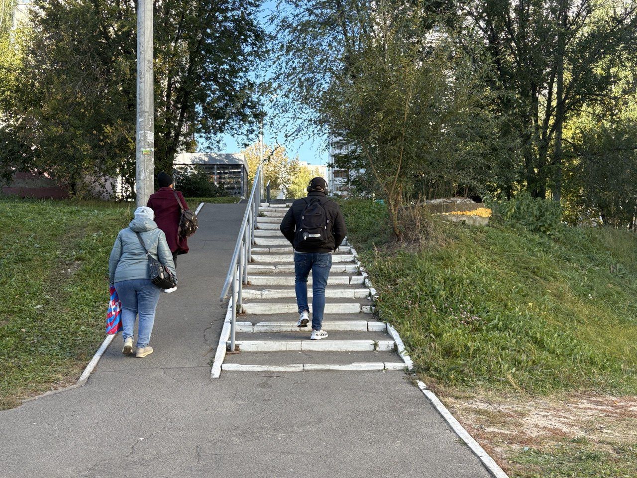 Ник үз юлыгыздан йөрмисез, сезнең юлыгыз менә бит...