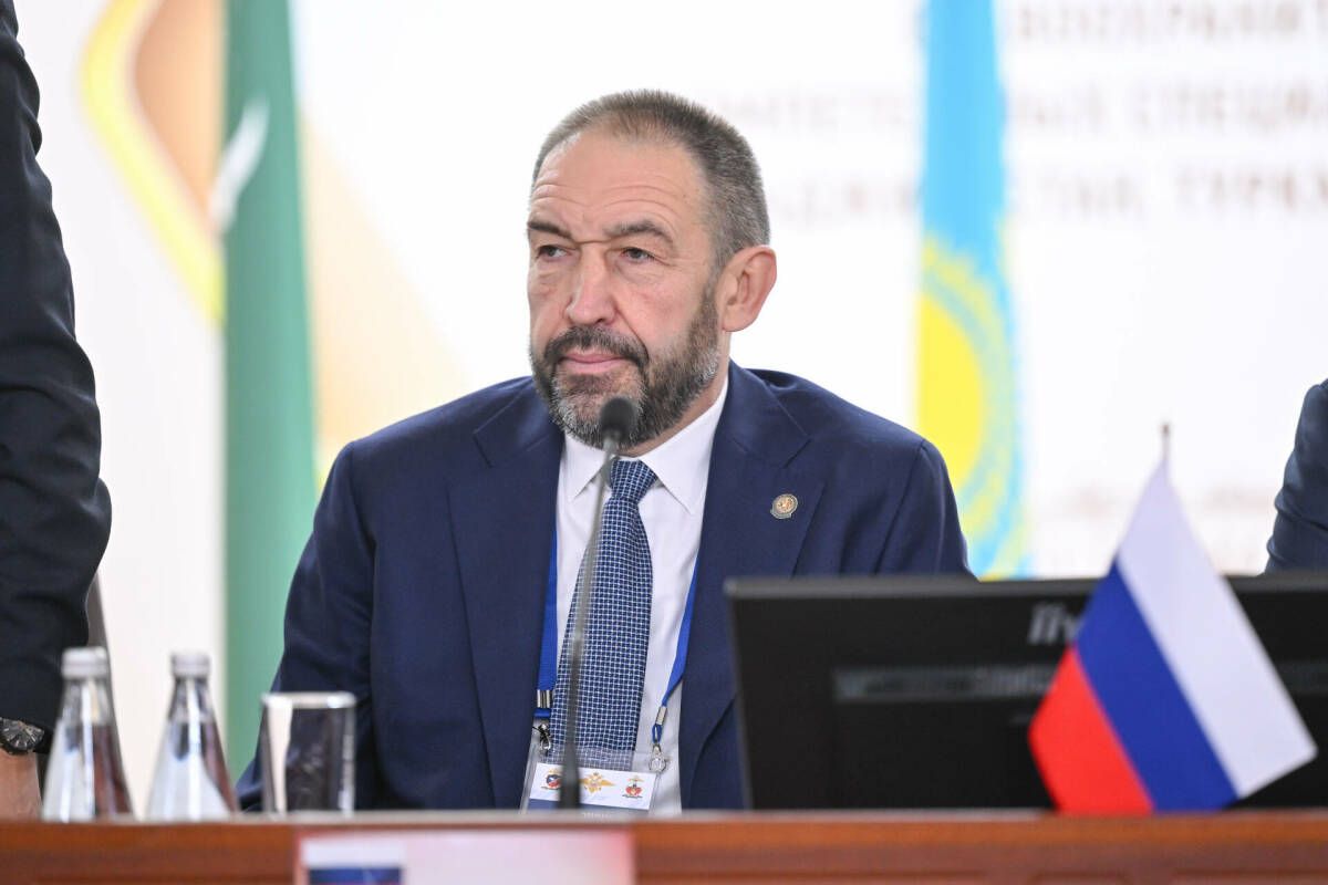 Алексей Песошин Эчке эшләр министрлыгы хезмәткәрләрен һөнәри бәйрәмнәре белән тәбрик итте