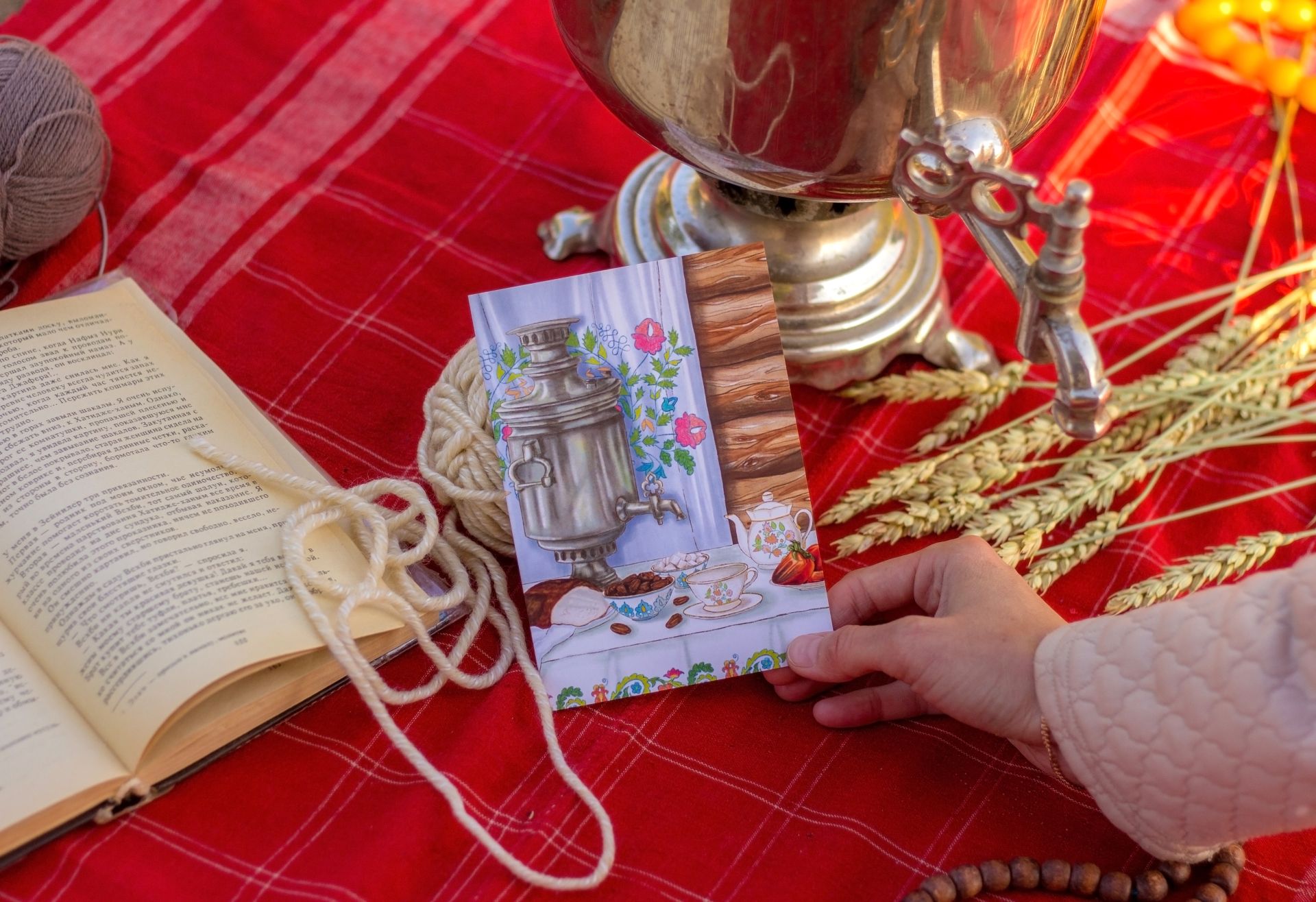 Открыткалар ясаучы Айгөл Шәрәфиева: «Телебезне саклауга минем эшләрем дә өлеш кертәдер дип өметләнәм»