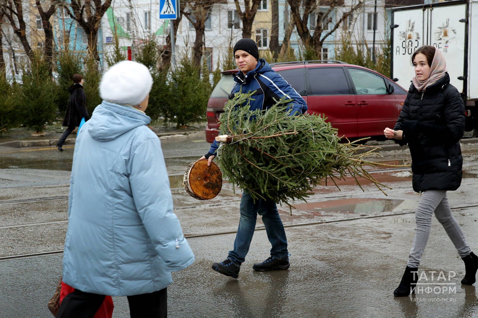Кибетләр гирляндалар гына түгел, хәвефне киметү өчен өмет тә сата