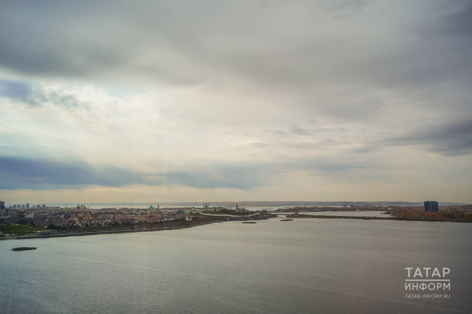 Күзләрендә – үкенү, йөзендә – гаеп, күңелендә – бушлык (хикәя)