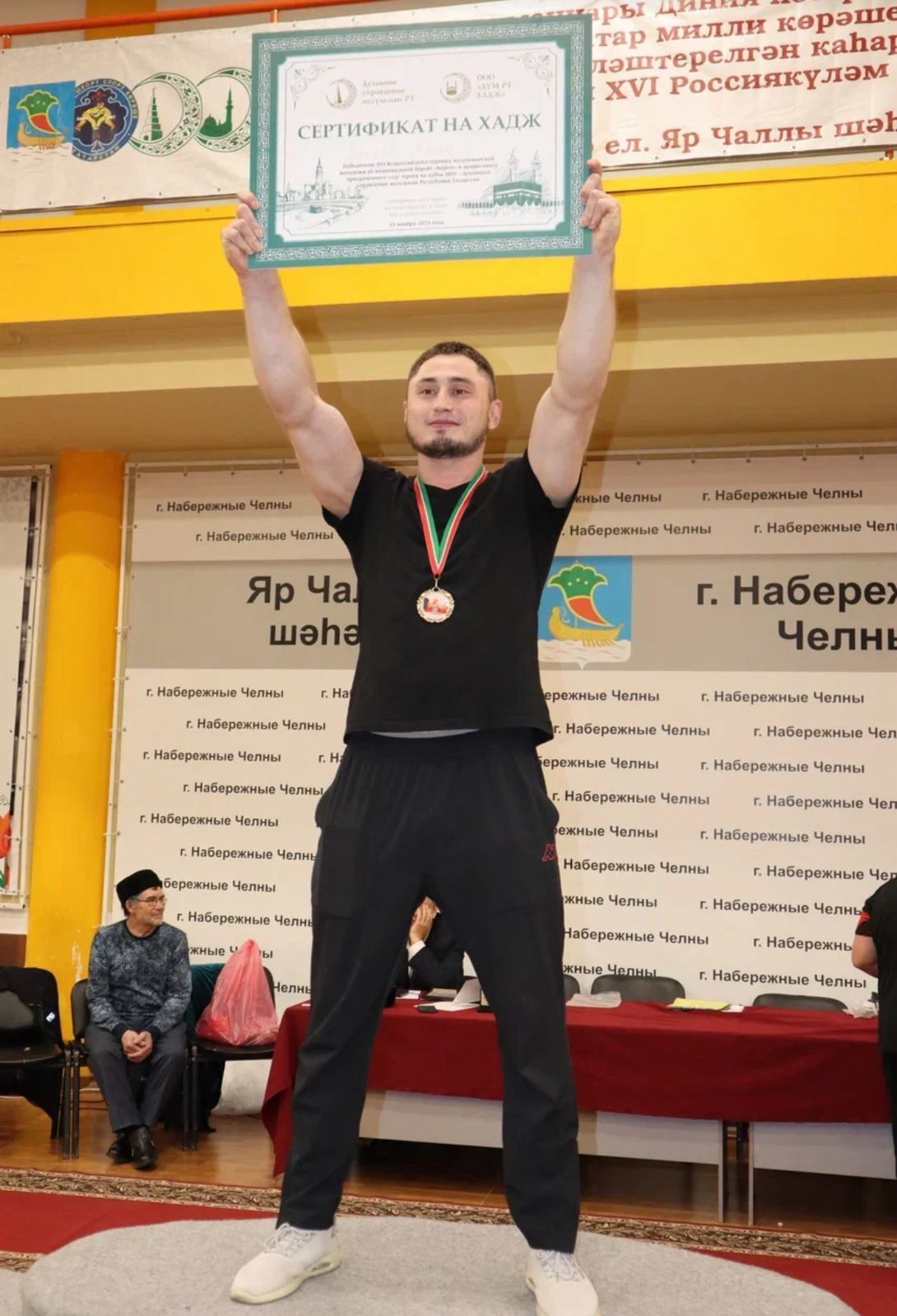 Көрәш һәм кул көрәше буенча бәйгедә хаҗга юлламаны кем отты?