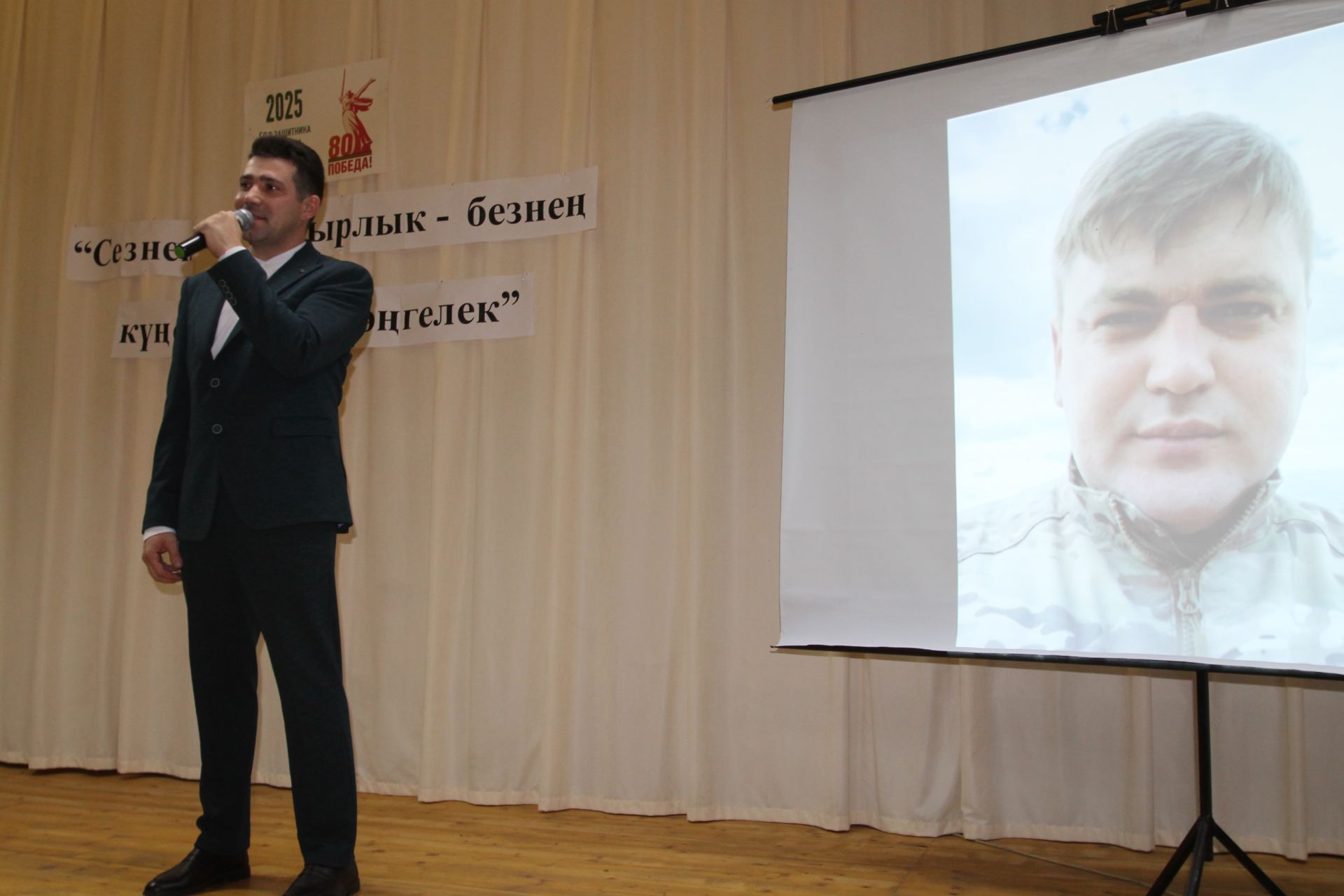 Яу кырында яңгырыйдыр бер дәртле җыр