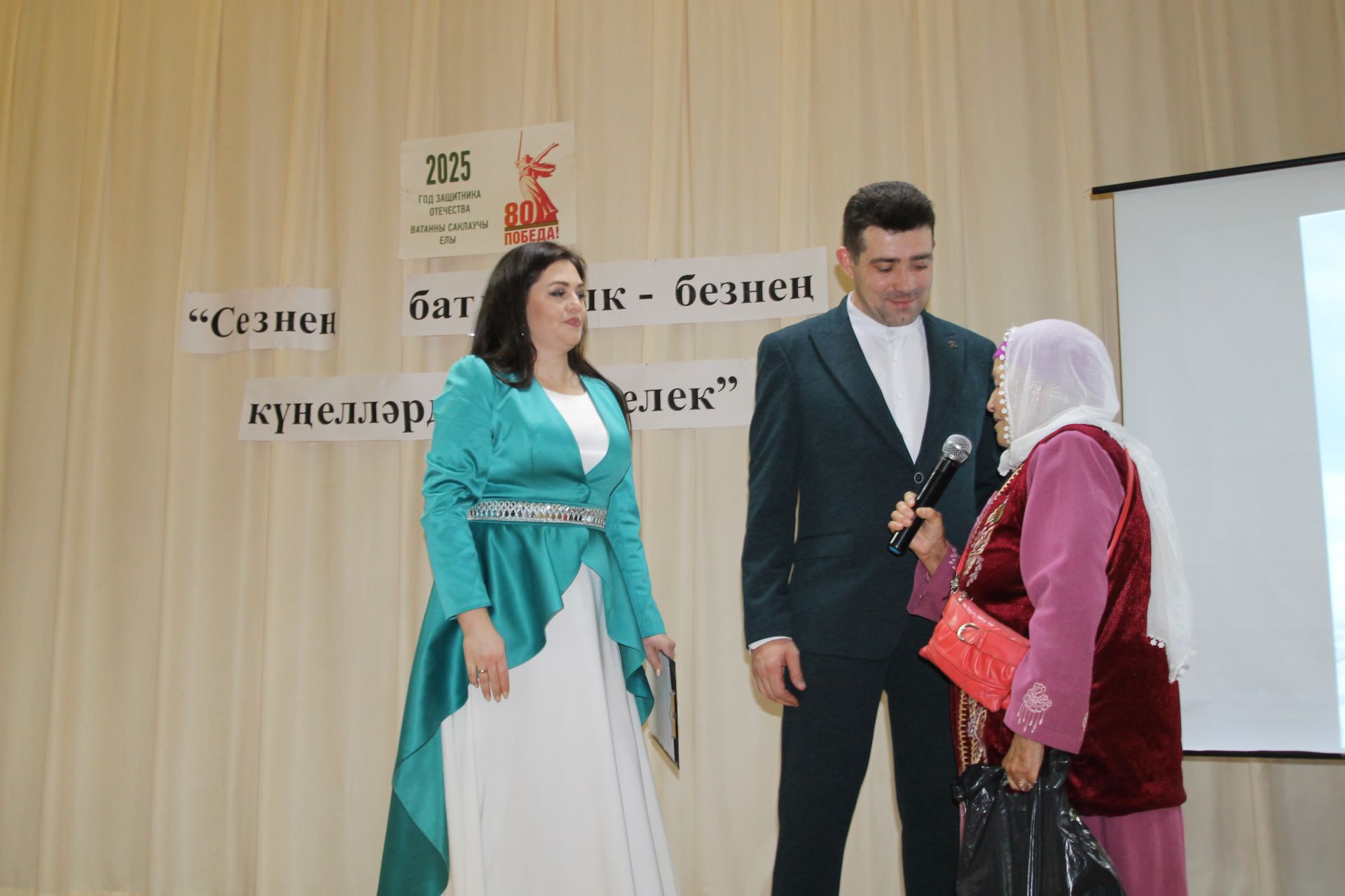 Яу кырында яңгырыйдыр бер дәртле җыр