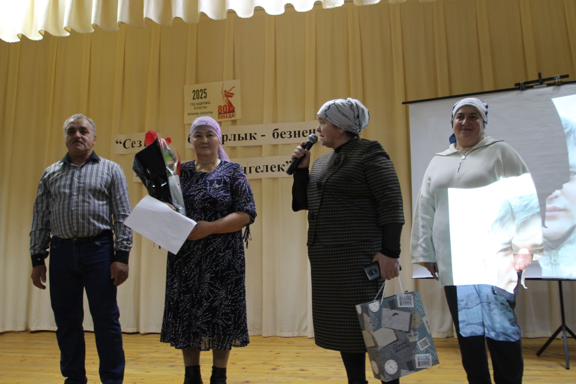 Яу кырында яңгырыйдыр бер дәртле җыр